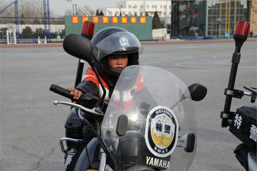 Chuyến tham quan Bắc Kinh của cậu bé tóc băng